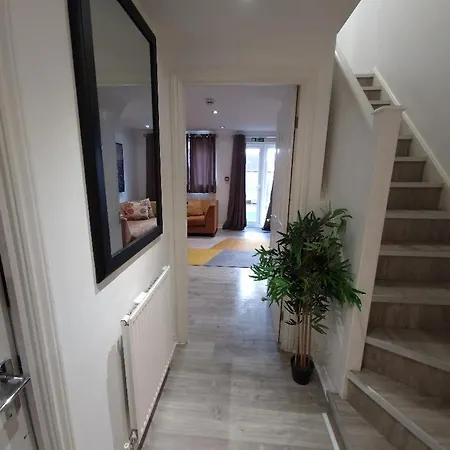 J'S House Villa Nottingham Exterior photo