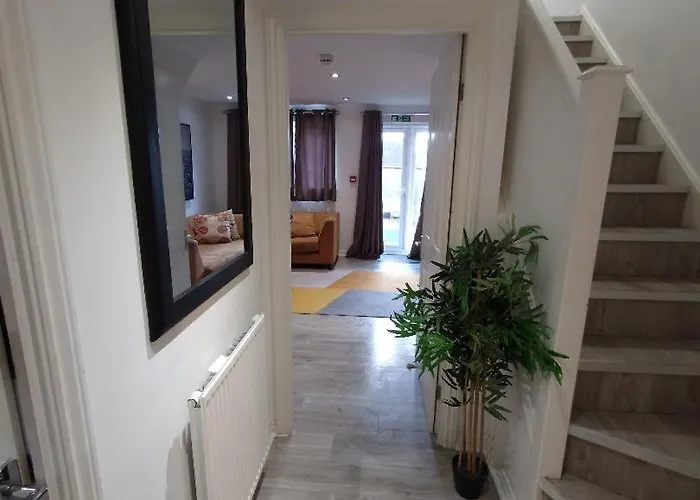 J\'S House